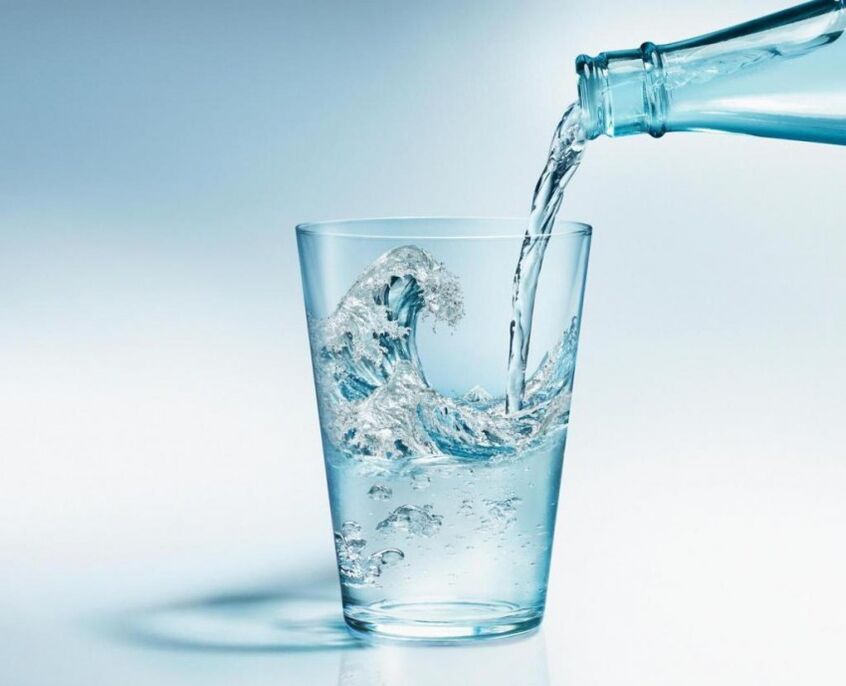 ในระหว่างรับประทานอาหารคุณต้องดื่มน้ำสะอาดปริมาณมาก